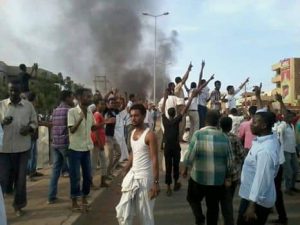 السفارة الكويتية تطالب مواطنيها بمغادرة بالسودان وتحذرهم من الاقتراب من أماكن المظاهرات