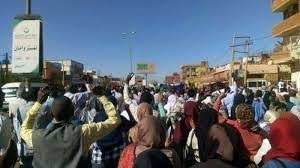 مظاهرات في مدن السودان والشرطة تفرق إحداها بالبمبان بشارع المطار في الخرطوم