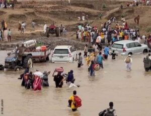 مئات الآلاف يعانون في رحلة نزوح قسرية من سنار إلى القضارف والنيل الأزرق