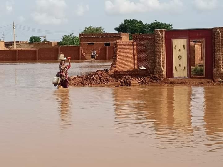 وفاة (٣٢) شخص بالسودان جراء السيول والأمطار